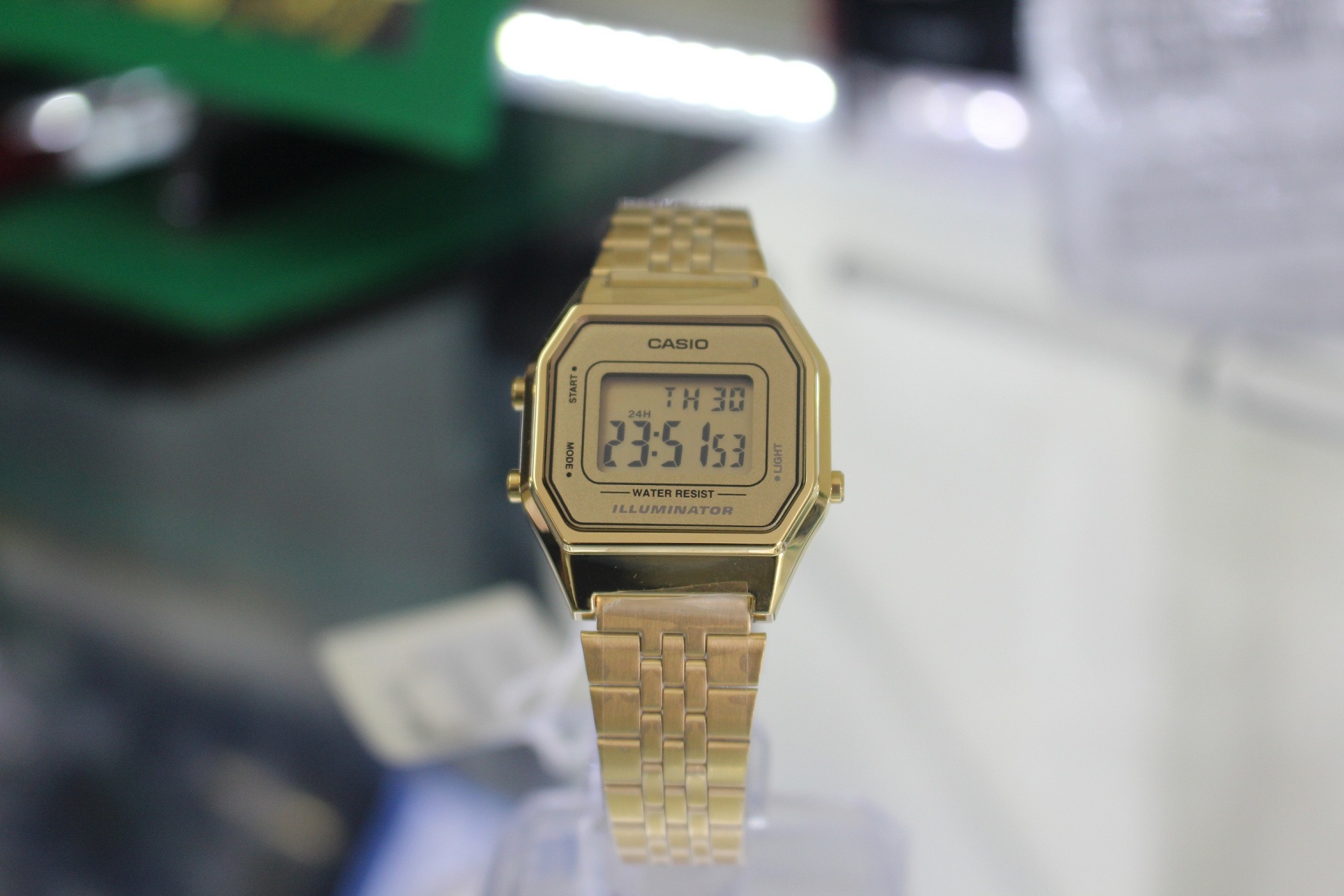 Thiết kế đậm tính Vintage của đồng hồ Casio vàng