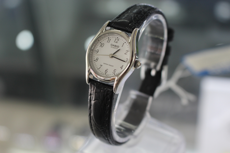 Casio LTP-1094E-7ARDF - sự tối giản làm nên kỳ tích