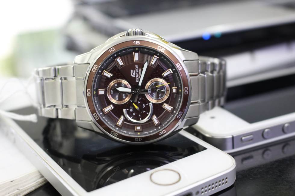 Khám phá chi tiết đồng hồ Casio 6 kim