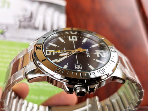Đồng hồ Casio dạ quang có thể sạc đầy năng lượng với nguồn ánh sáng tự nhiên