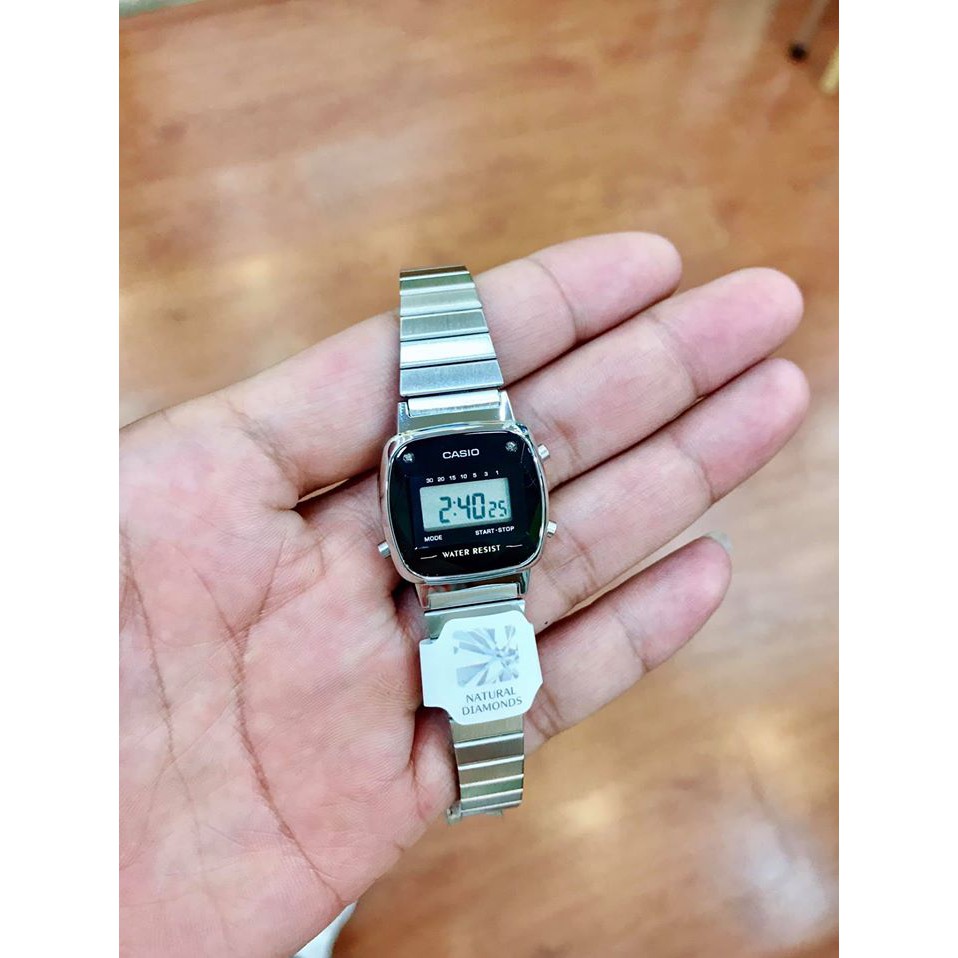Những đặc điểm của đồng hồ Casio điện tử dây kim loại
