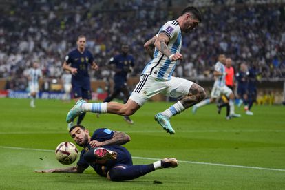 Entrada del francés Theo Hernández al argentino Rodrigo De Paul.