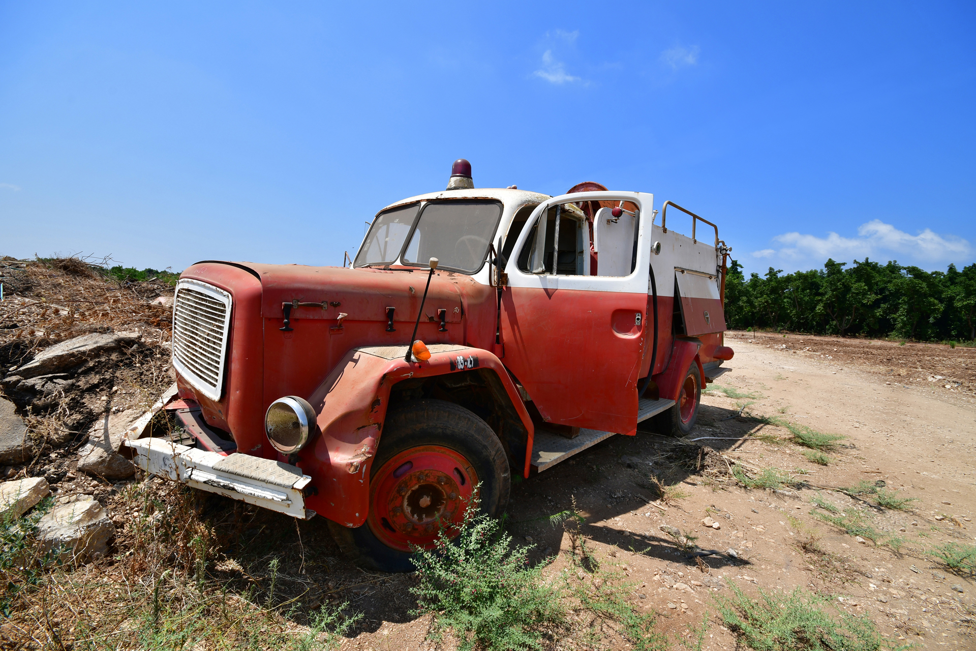 בוב הכבאי - מנחת בצת - מכונית כיבוי - יואל שתרוג - אדמה יוצרת - yoel sitruk