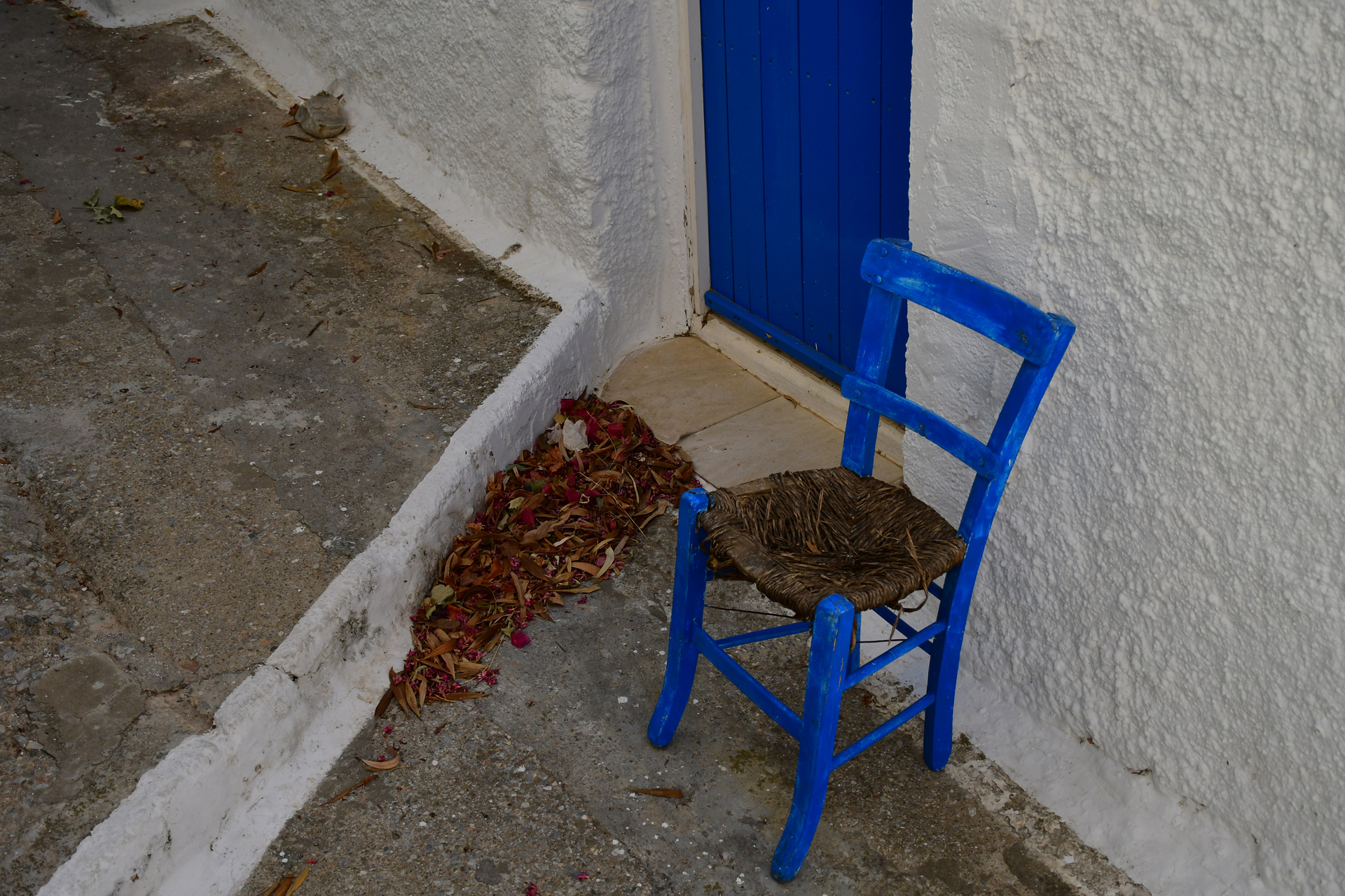 יוון על פי זורבה - כרתים - יואל שתרוג - yoel sitruk - אדמה יוצרת - כיסאות - יוון