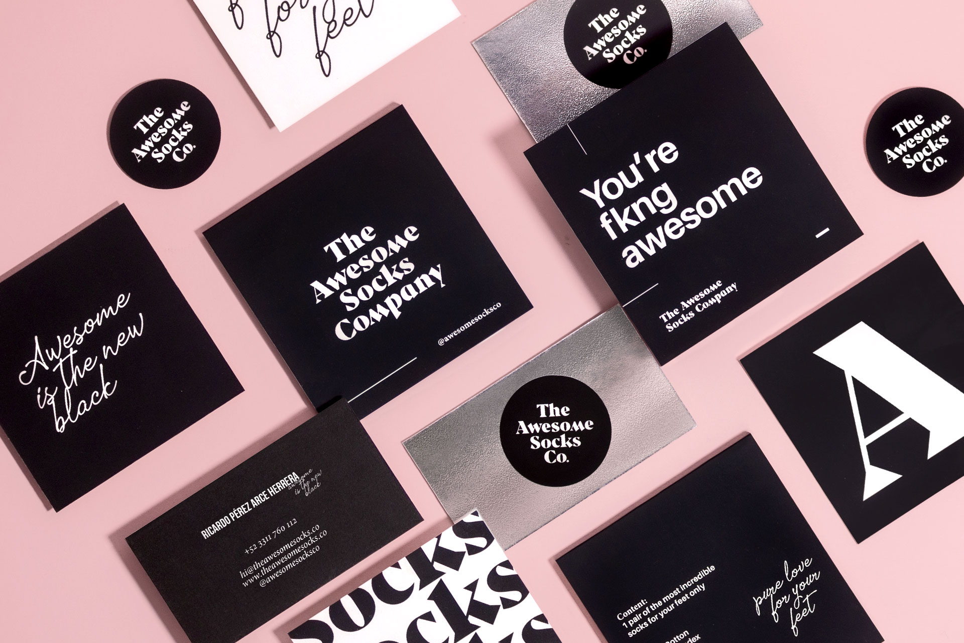 To be a fresh, disruptive brand through a unique visual style that can adapt to an always changing protagonist: a pair of socks with lots of colors and patterns.