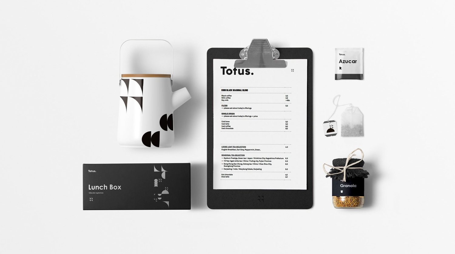 To show itself as a brand adaptable to different market environments, from warehouses where it shouldn't seem too expensive, to a gourmet shop in the fashionable area of the city, reflecting its class and selectivity. Also with the ability to refresh and update its communication as time goes by, without losing its identity.
