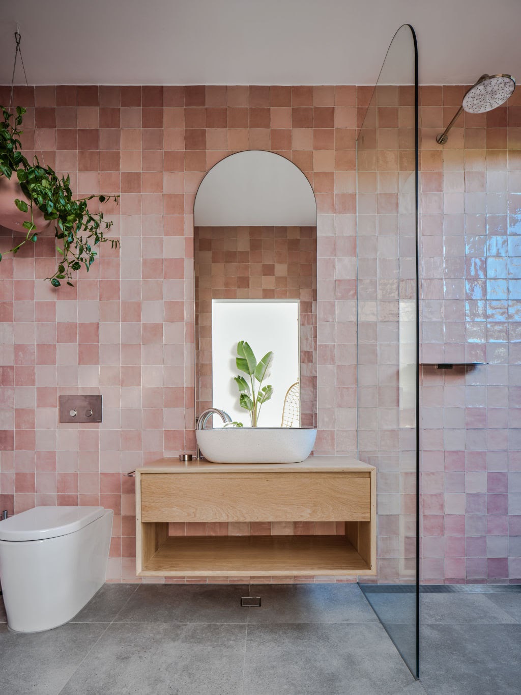 banheiro azulejo quadrado rosa