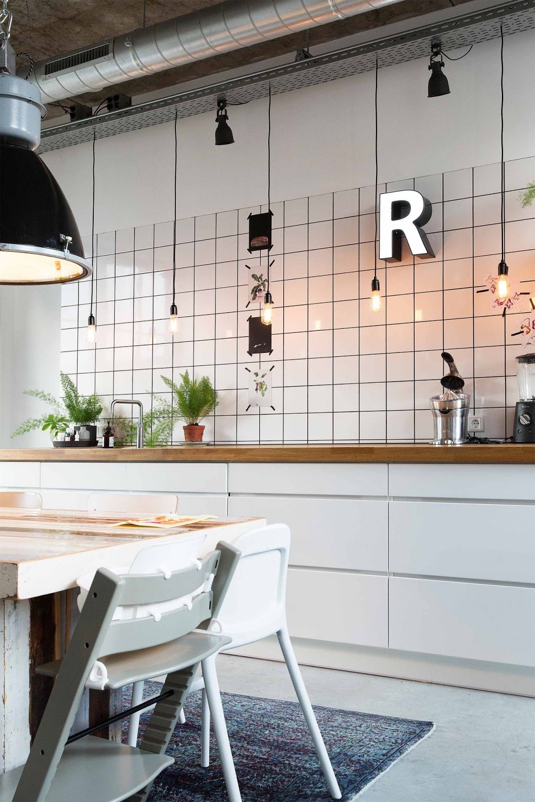 cozinha azulejo quadrado branco rejunte preto
