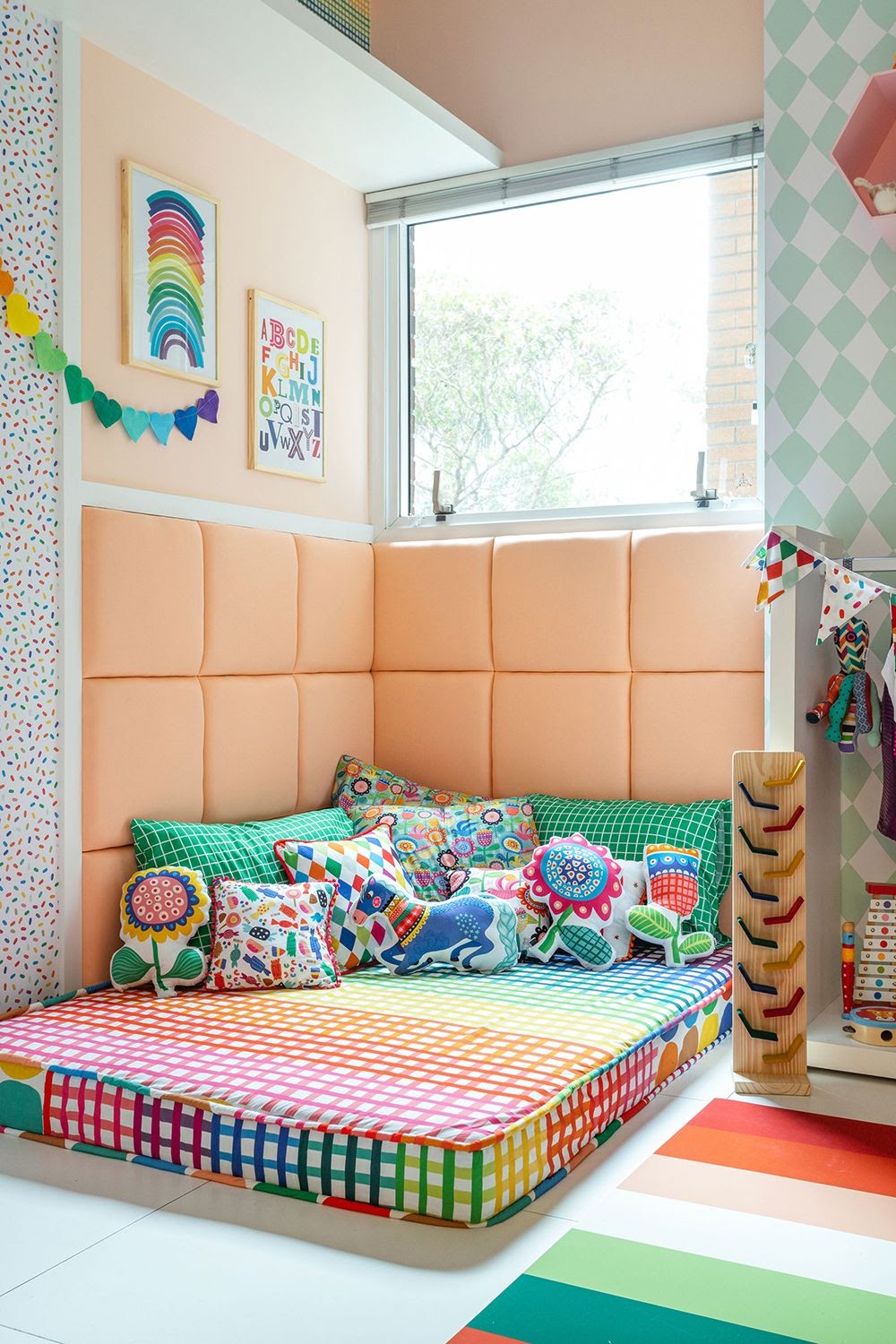 quarto bebê menina montessoriano