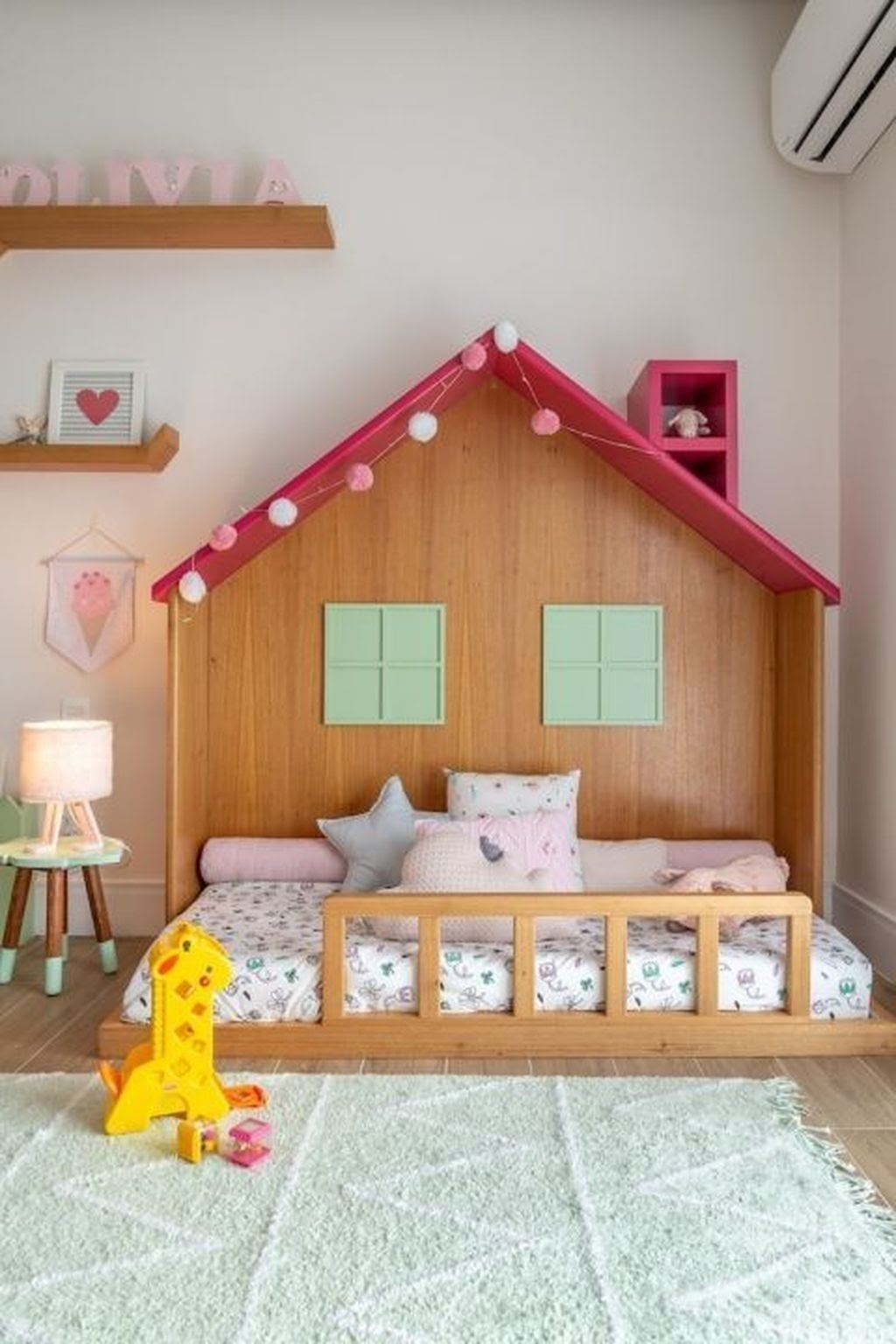quarto bebê menina montessoriano