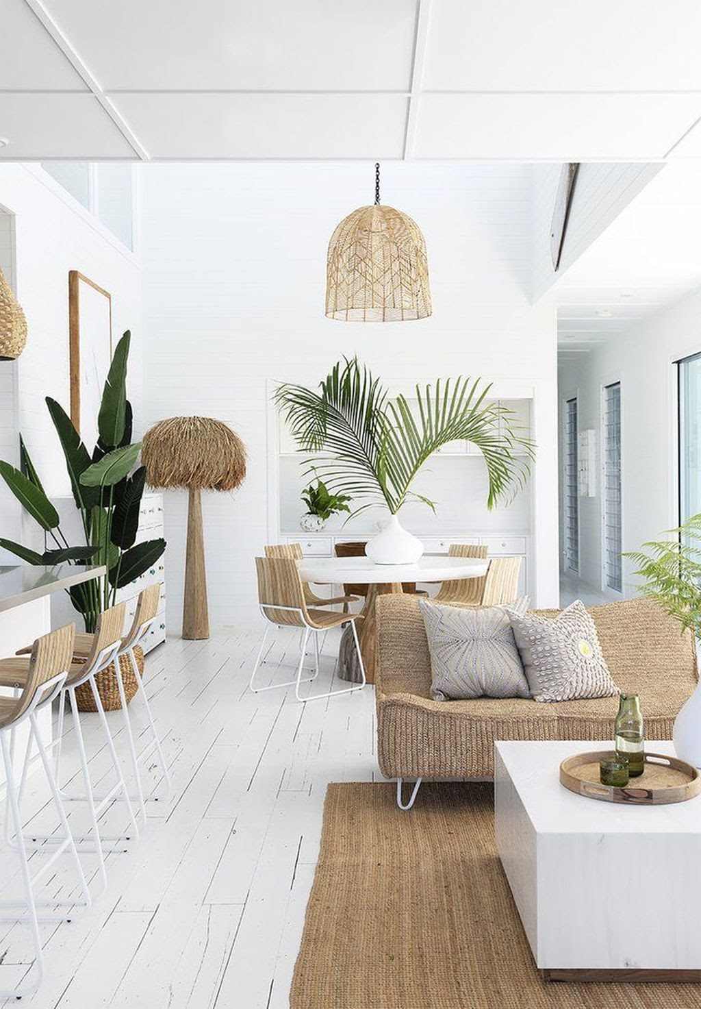 sala de estar com elementos naturais