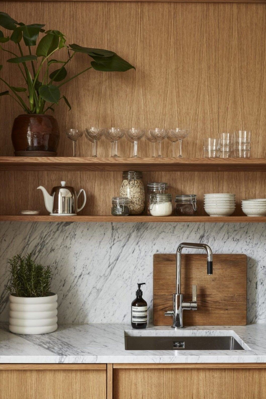 decoração cozinha com prateleiras