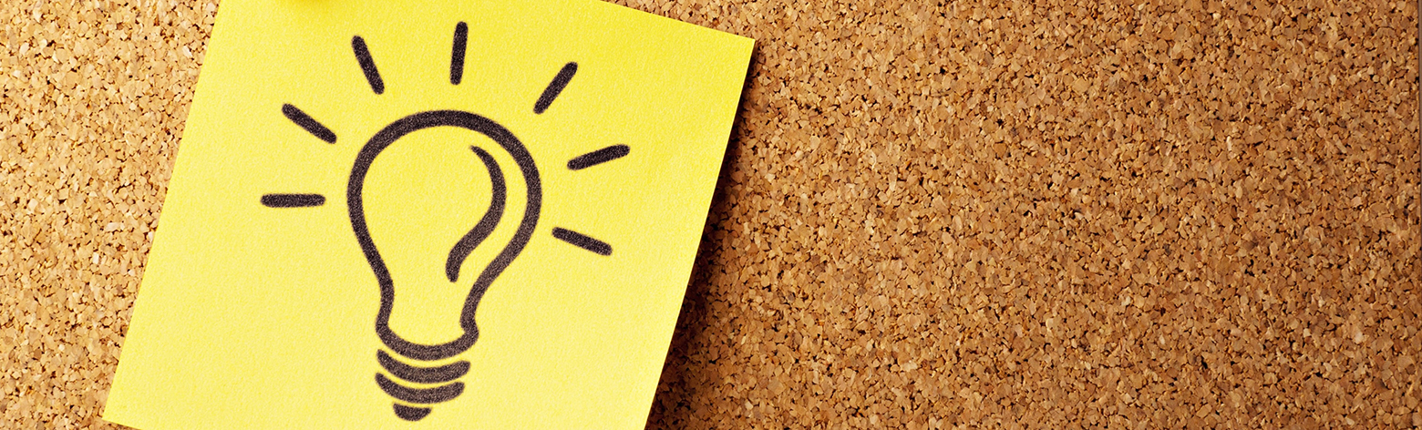 A post-it note with a drawing of a lightbulb