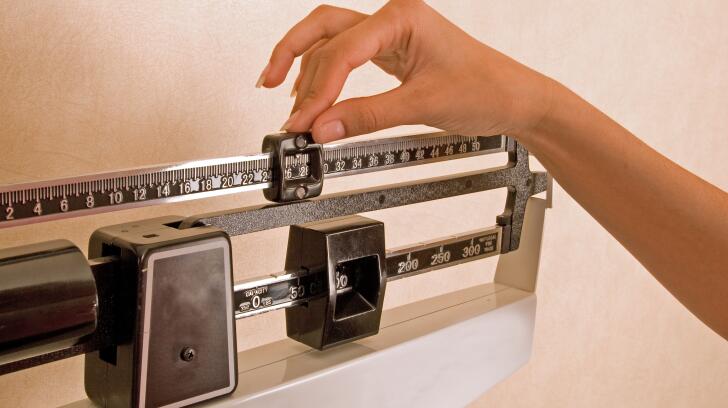 woman-adjusting-scale