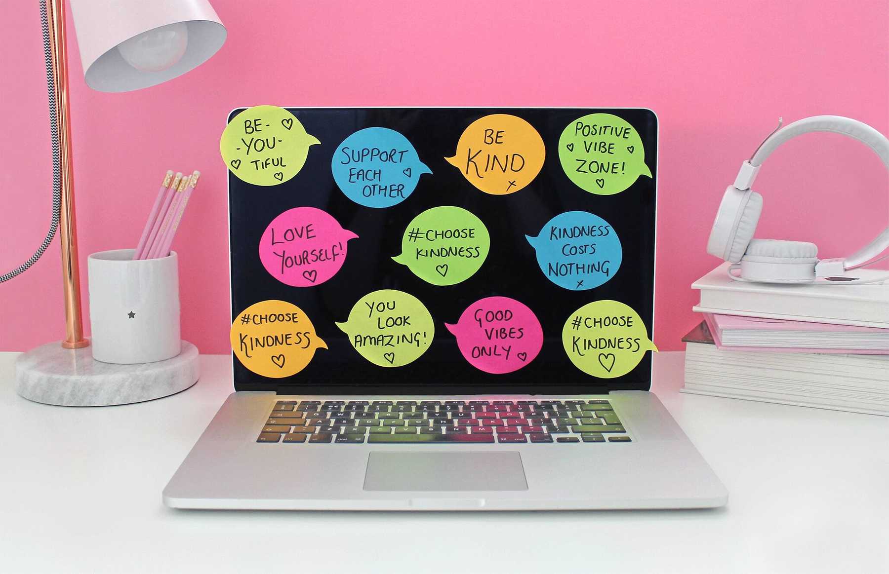 vệ sinh màn hình laptop