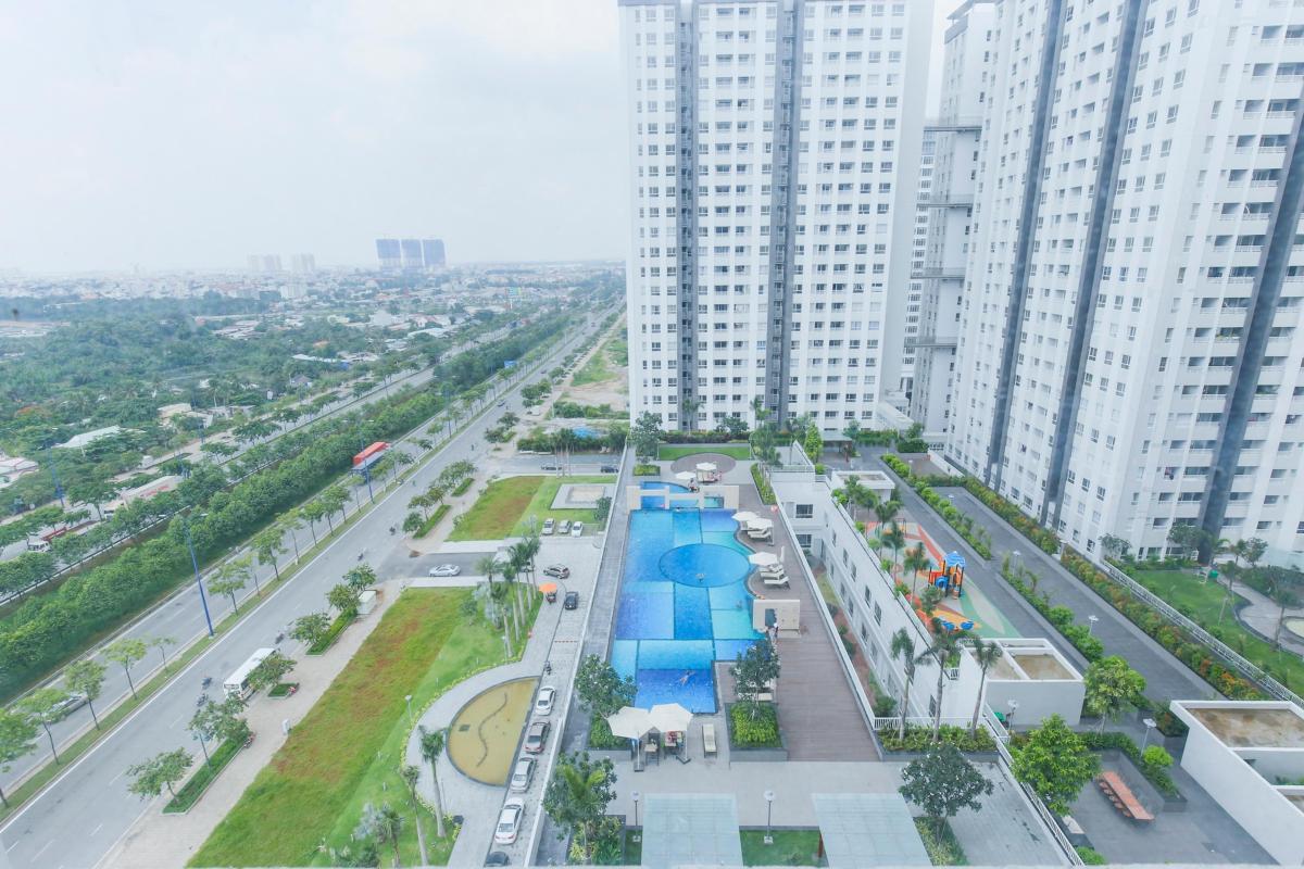 Vị trí hồ bơi tràn bờ ở block thương mại Lexington Residence