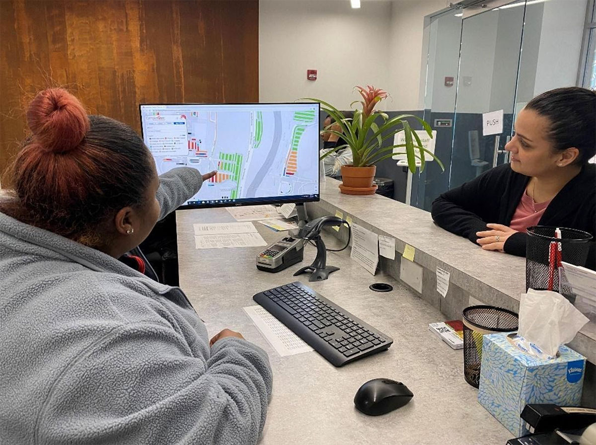 Customer service showing woman Spot Campus on computer monitor