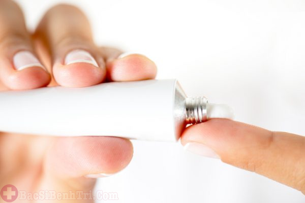 boi-thuoc-mo-vung-kin-chua-tri-benh-gi