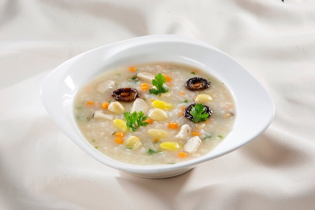 Cháo thịt bằm cho bé biếng ăn