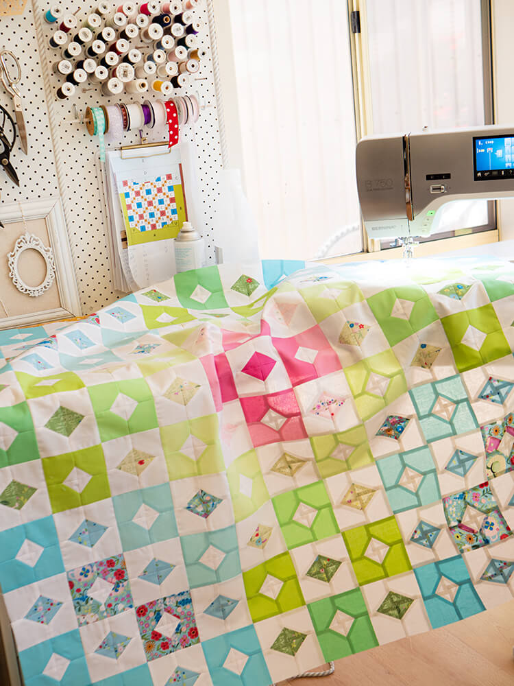 Rainbow Baby Crystal Lattice - A FREE Pattern Add-on - That stained glass feeling