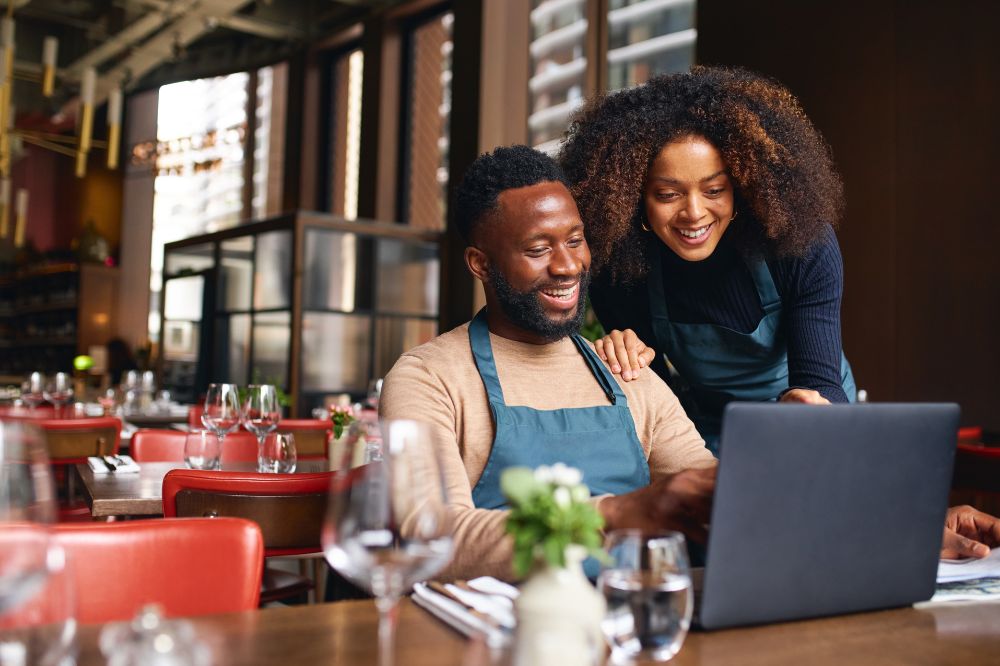 how to market a restaurant