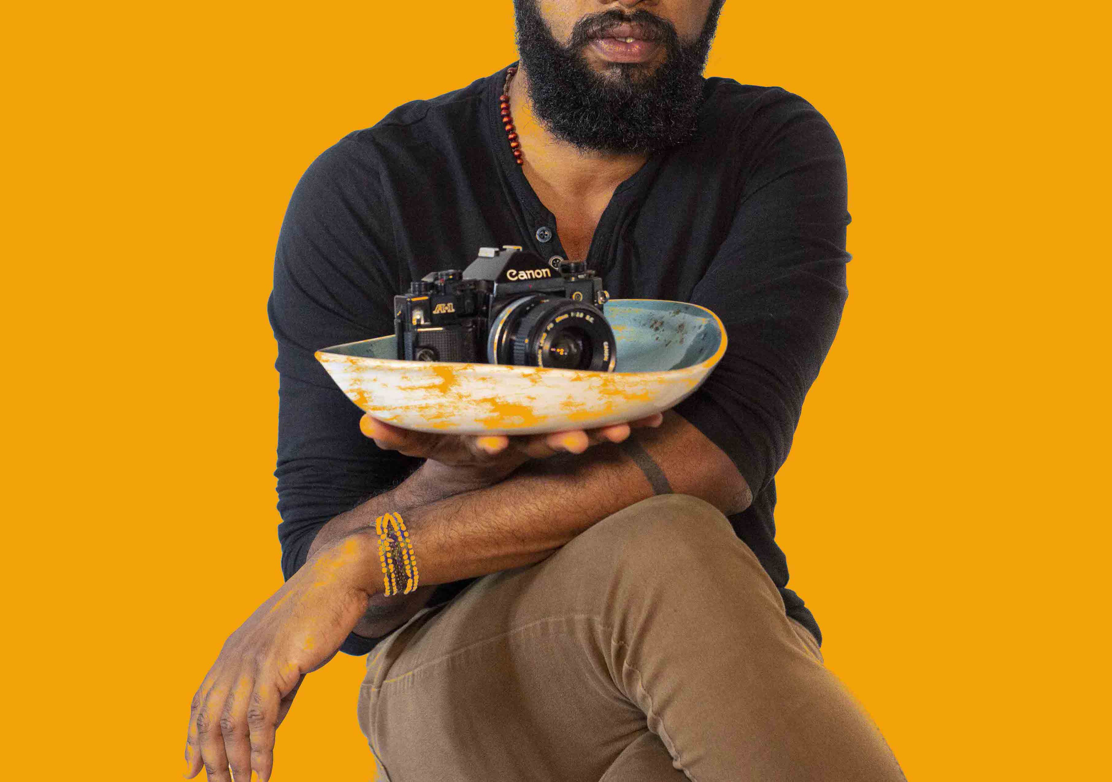 Louis Hansel holding plate with a camera on it