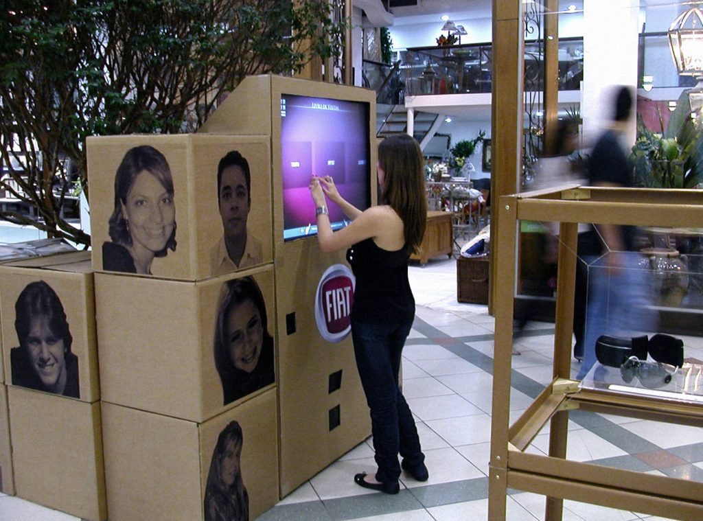 Tela interativa para mostra Fiat Jovens Designer
