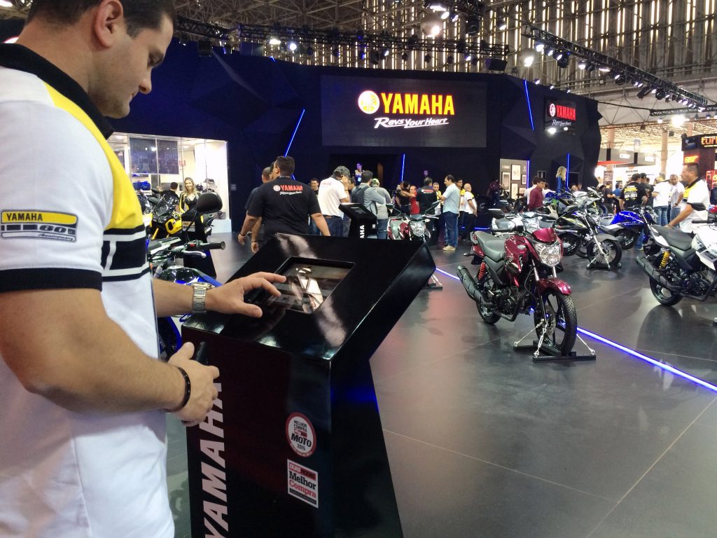 Estande Yamaha no Salão Duas Rodas