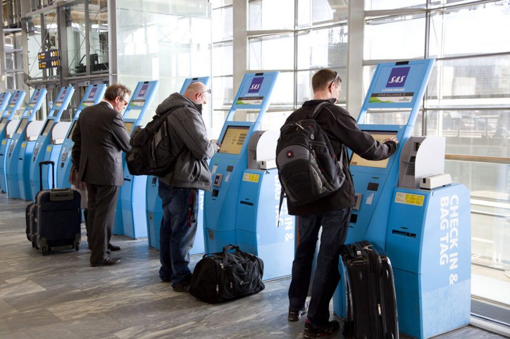 Autoatendimento no check in em aeroporto