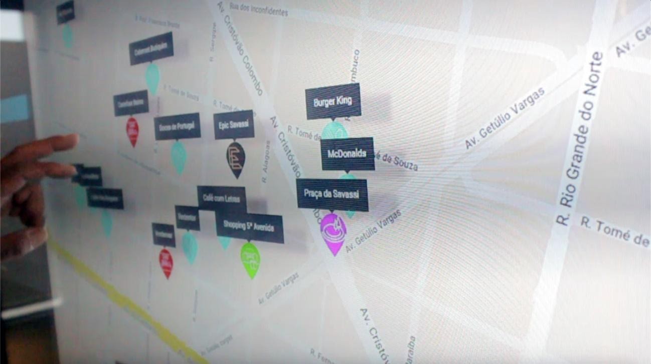 Mapa de localização no showroom de imóveis