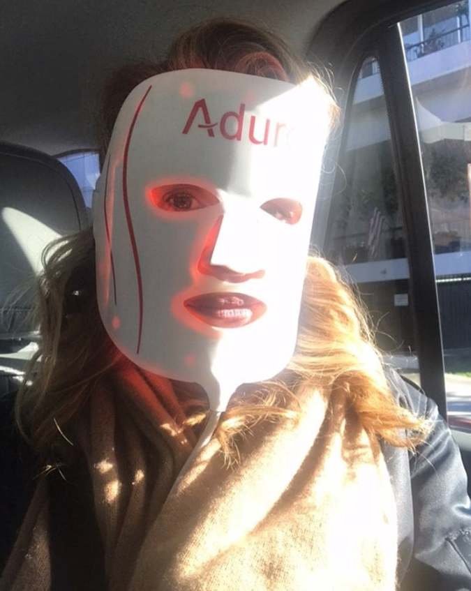 Julia Roberts Uses LED Face Mask | PEOPLE.com