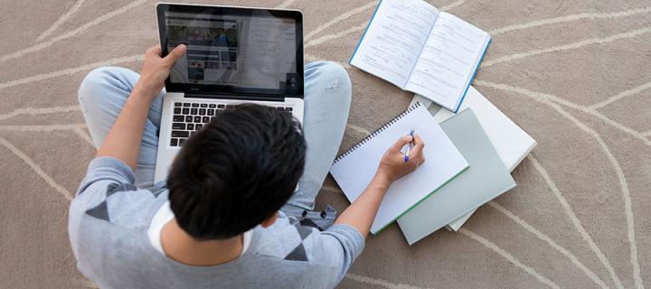 Risiko Belajar Online di rumah Tanpa Adanya Sistem yang Jelas