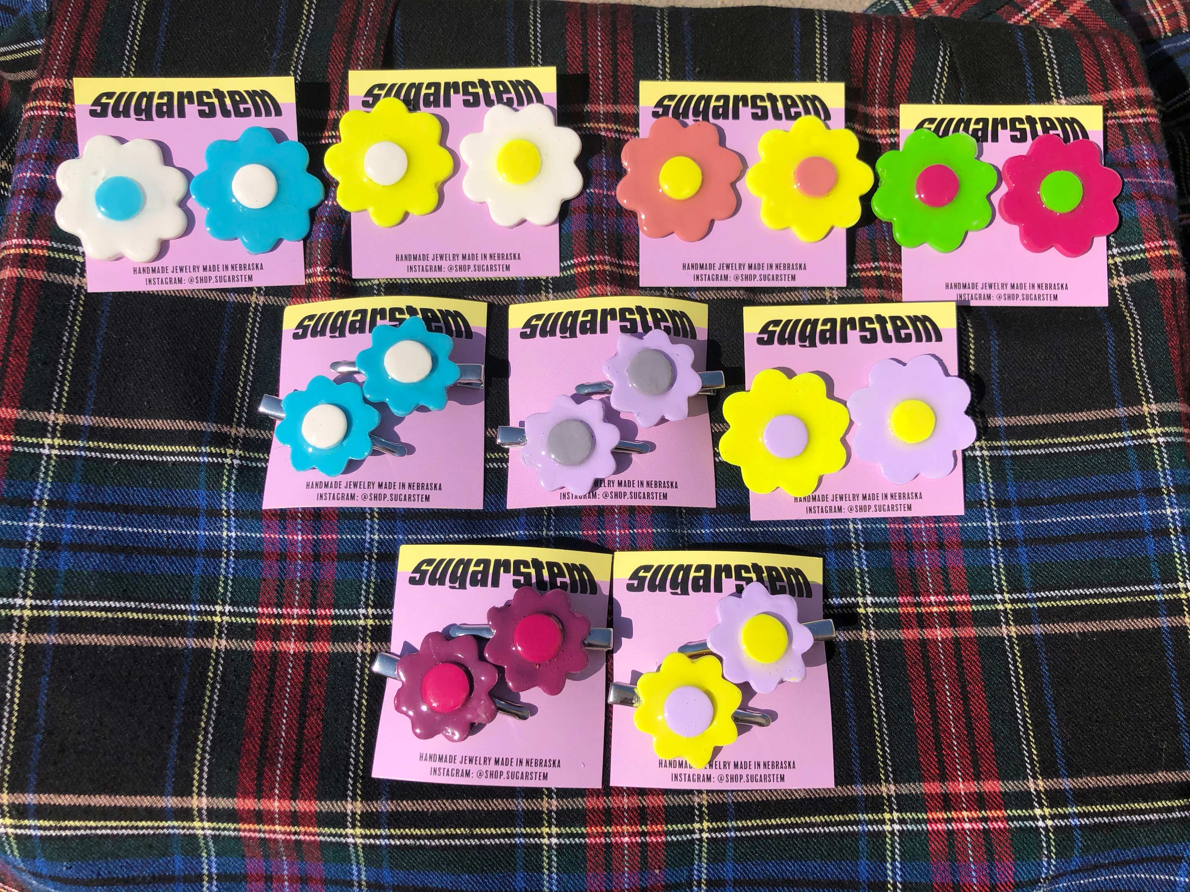 60's mod-inspired flower-shaped stud earrings and hairclips