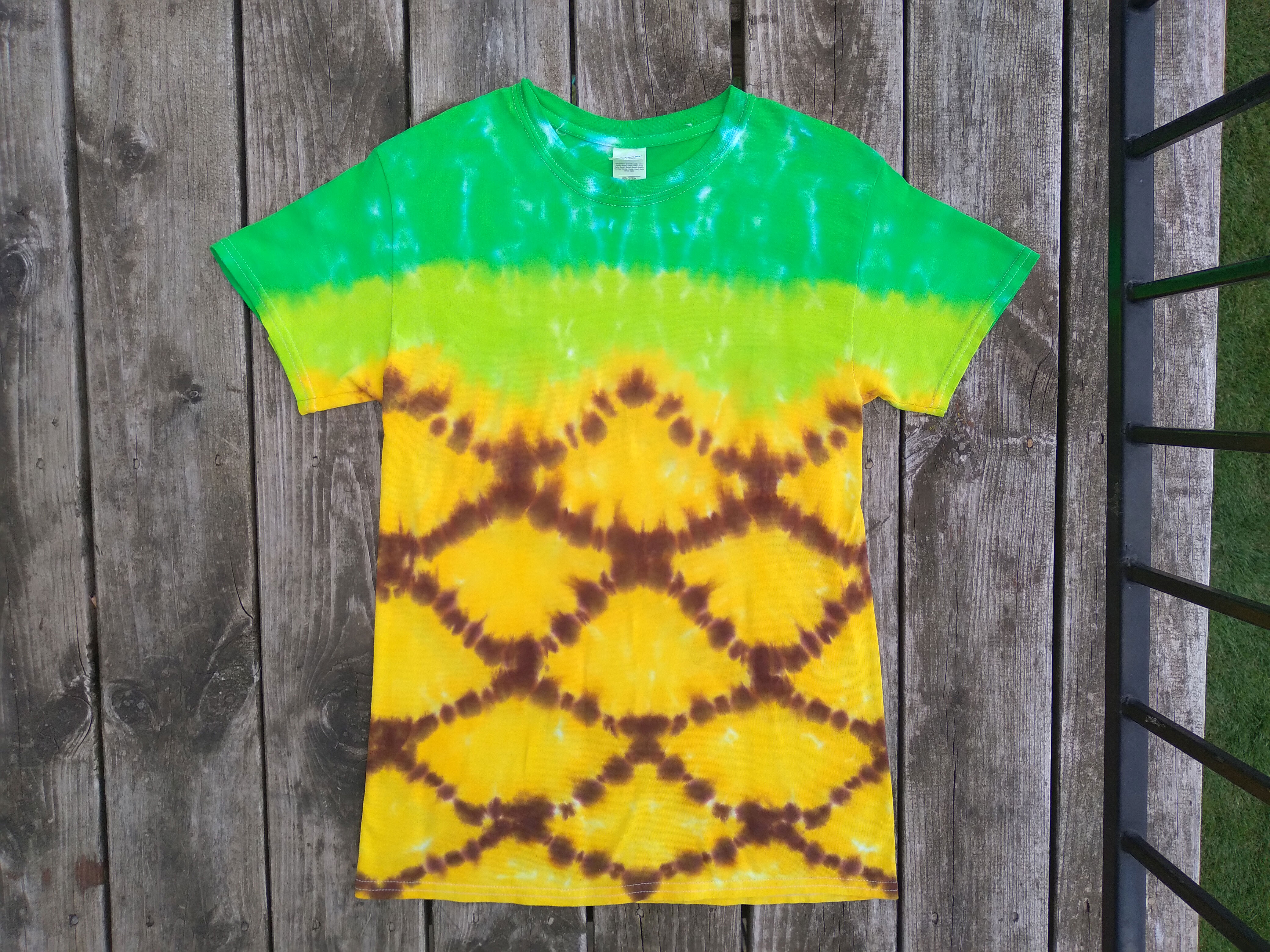Pineapple tie dyed t-shirt