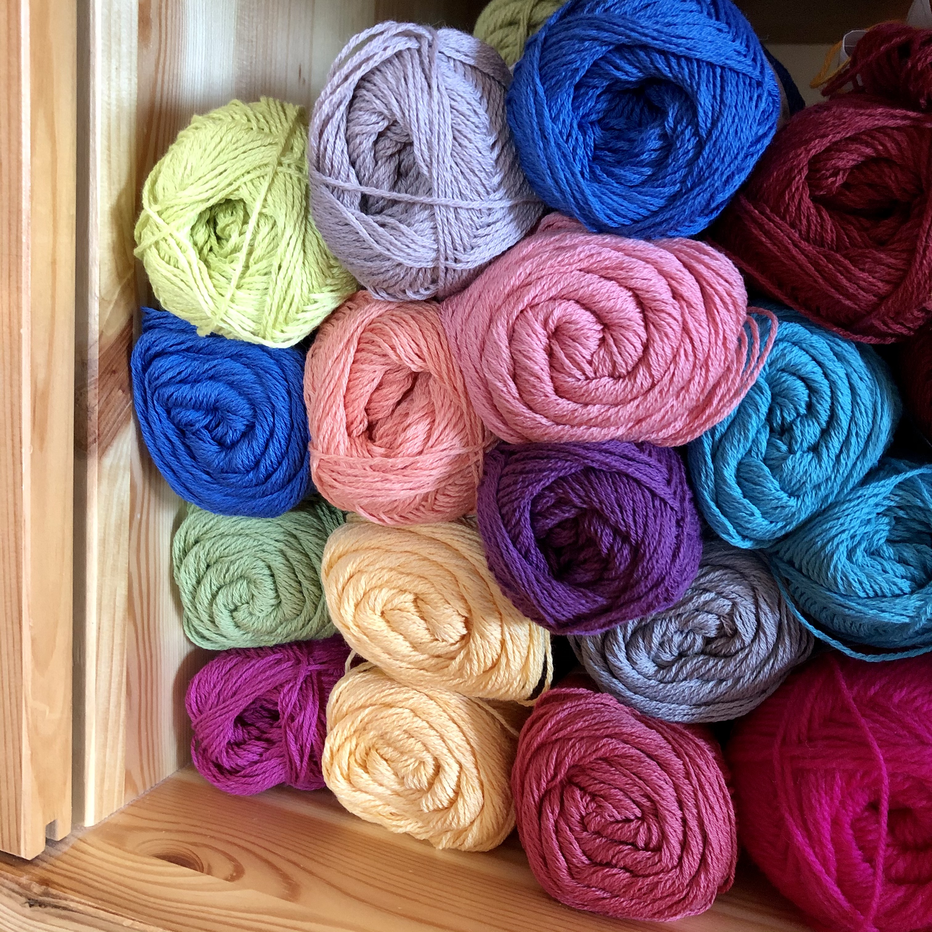 Assortment of stacked yarns