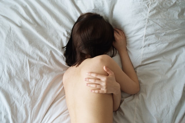 Se pone delante de él. Desnuda. Todavía recuerda