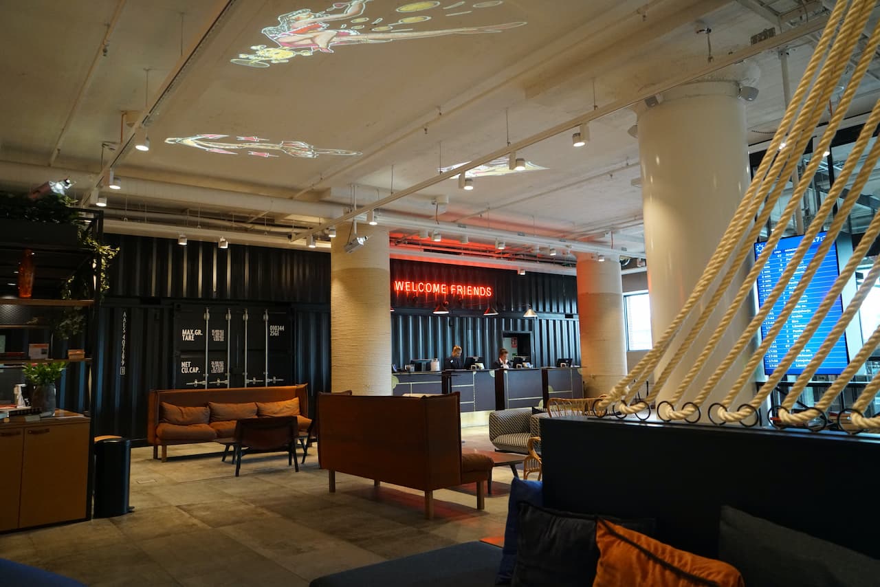 hotel_reception
