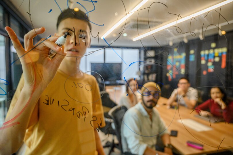 Use Eric.ai as your meeting minutes recorder instead of manual notetaking