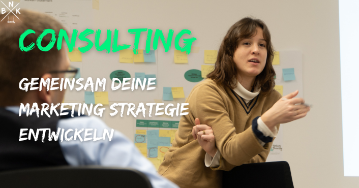 Junge Frau in Marketing Beratung