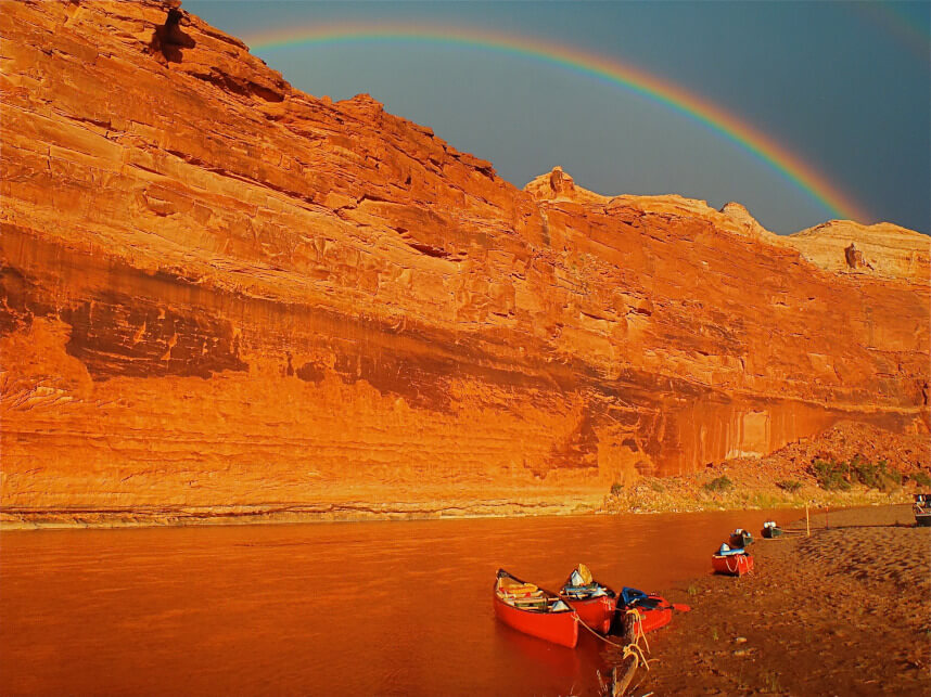 A rainbow above the canyon creates an otherworldly feel.
