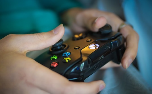 hands holding a gaming controller