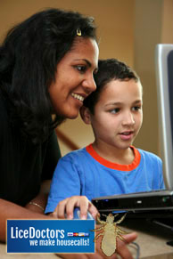 Woman with boy on the computer - LiceDoctors
