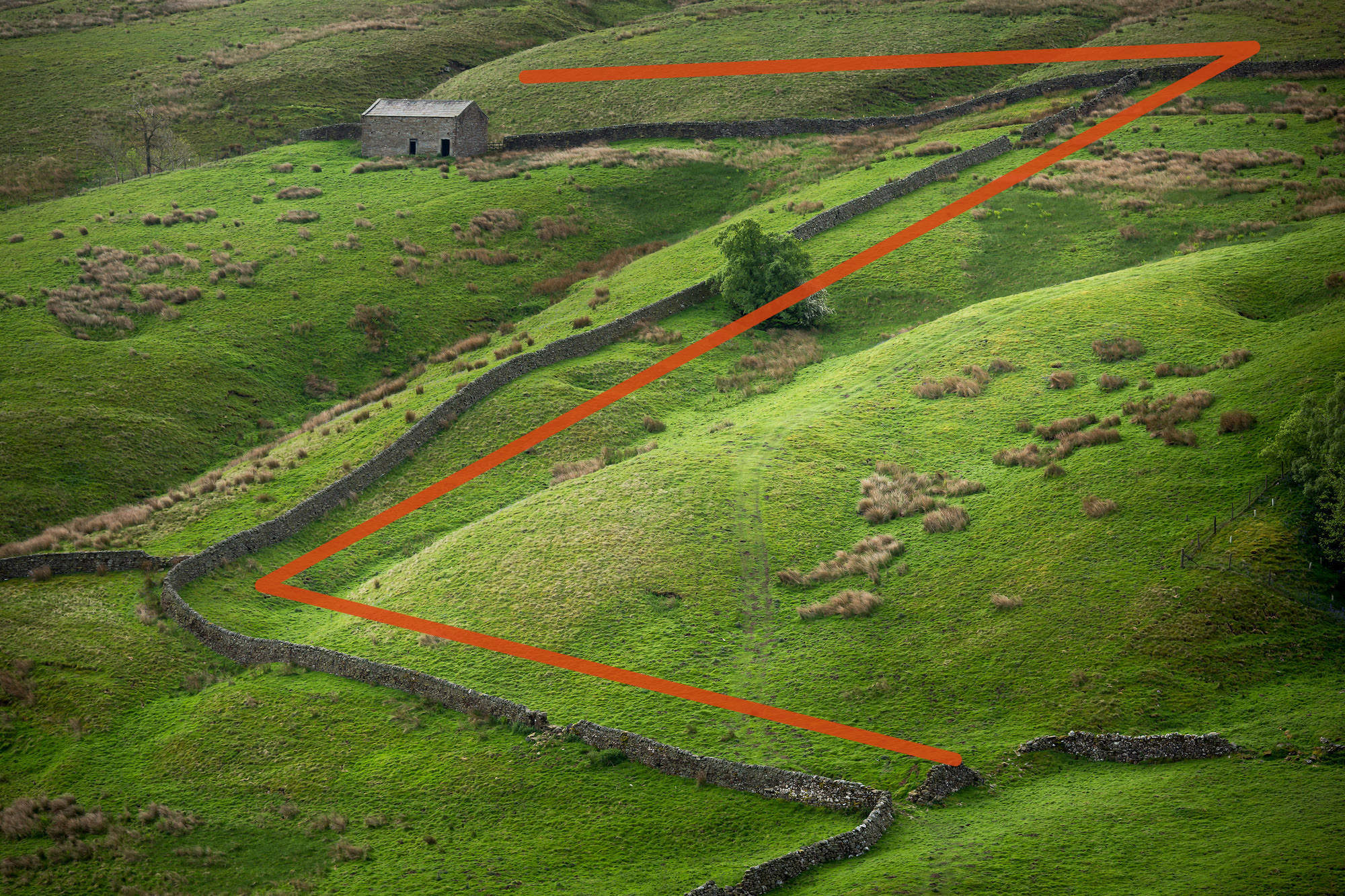 Drystone walls in Horsehouse in the Yorkshire Dales, with added leading lines to show compositional technique