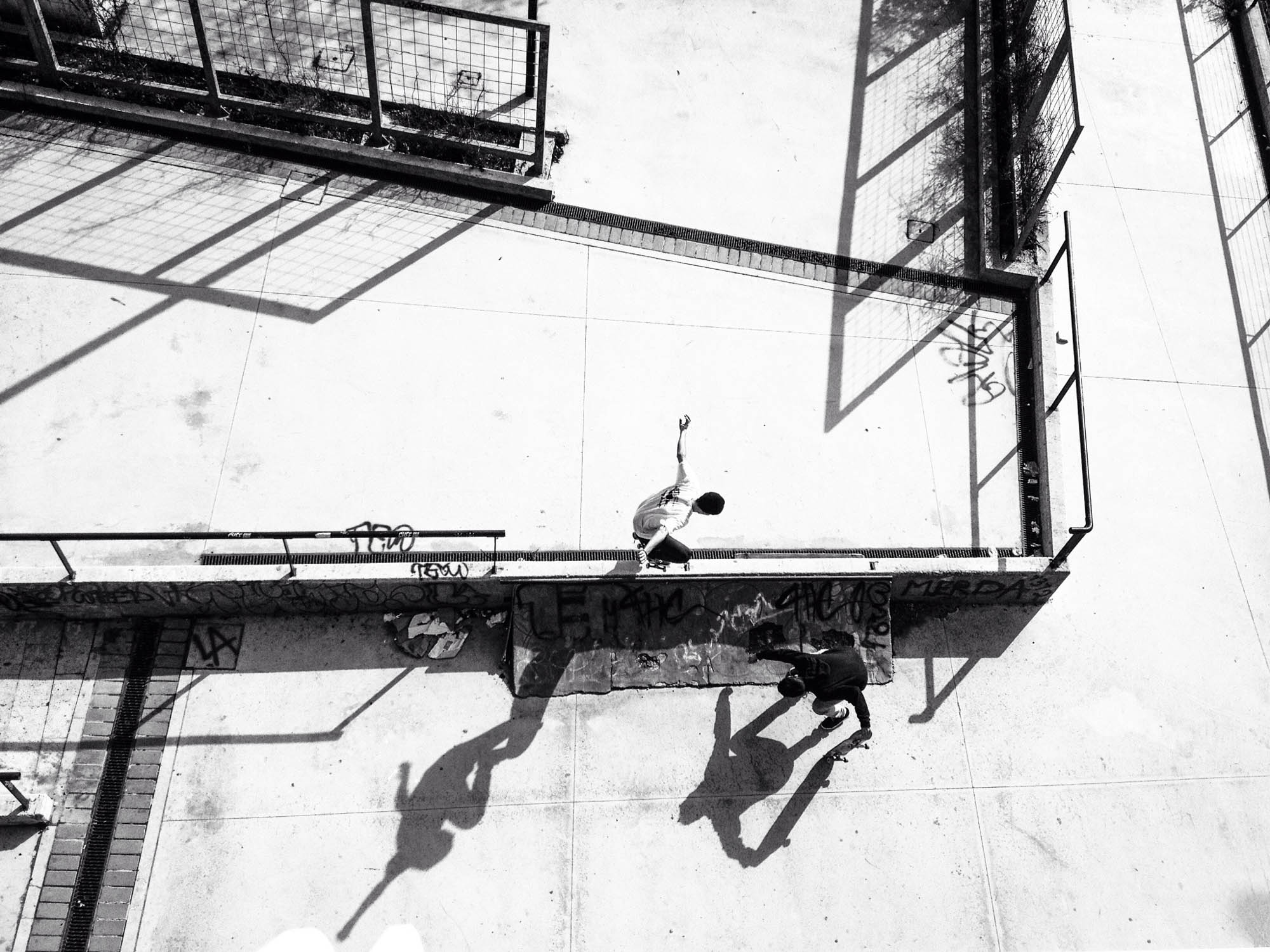 Roma, Ponte della Musica, Skaters captured on an iPhone 4S
