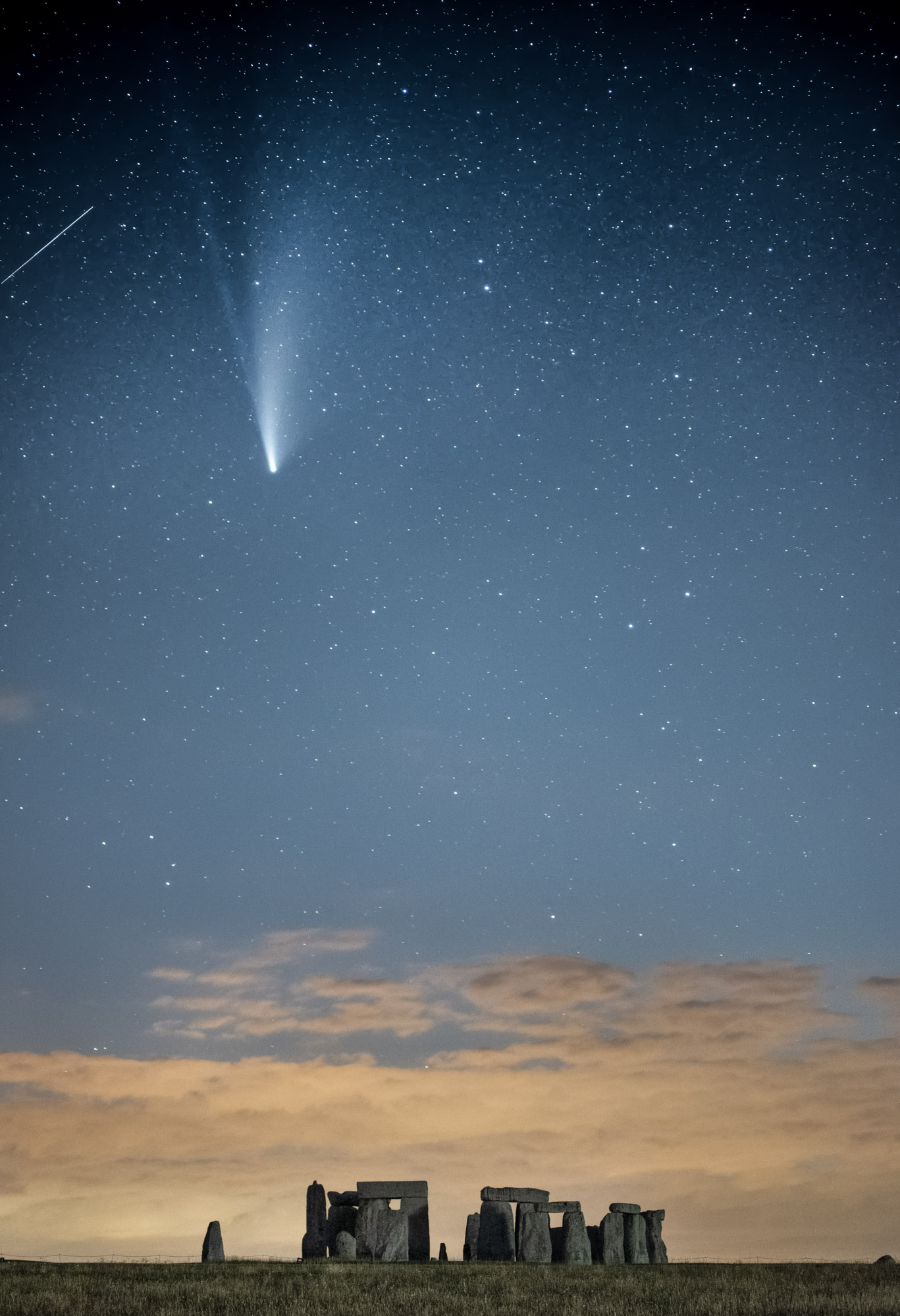 Comet Neowise over Stonehenge, UK
