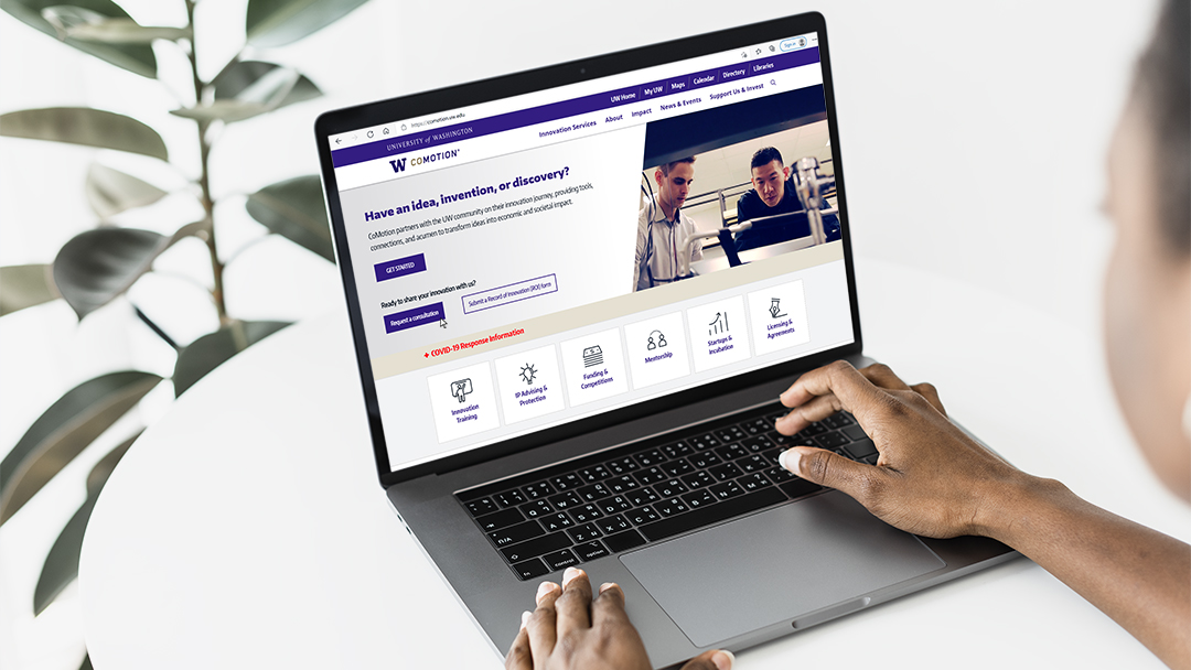Researcher interacting with the home page of the CoMotion website.