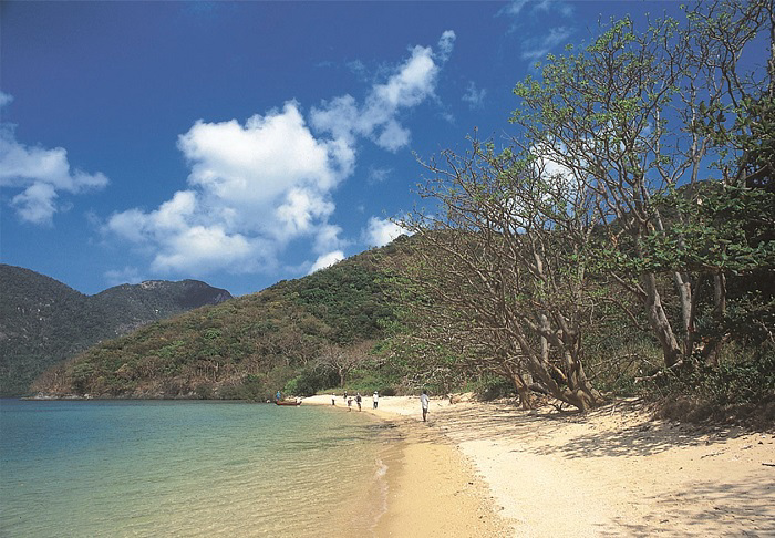 Biển xanh tại Côn Đảo