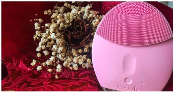 có nên mua máy rửa mặt pebble lisa