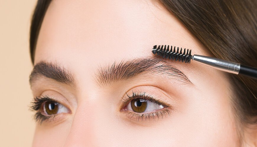 cách vẽ chân mày bằng mascara