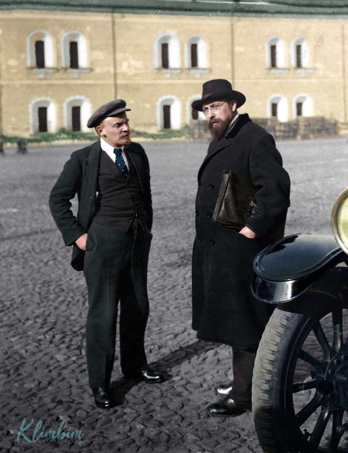 Lenin and Bonch-Bruyevich in the Kremlin-grounds, 16 October 191